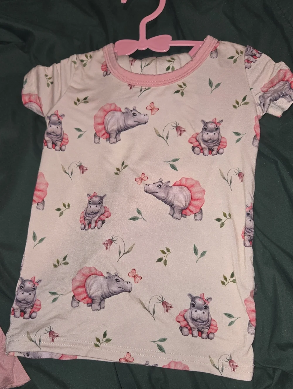 12-18NWOT Girls Pink Hippo Print Short Sleeve Pajama Top And Long Sleeve Pant